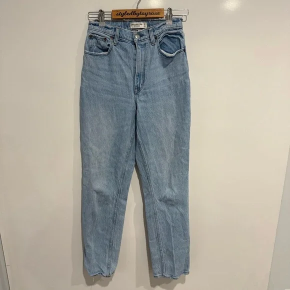 Abercrombie & Fitch Curve Love Ultra High Rise 90s Straight Jean - Picture 4 of 9